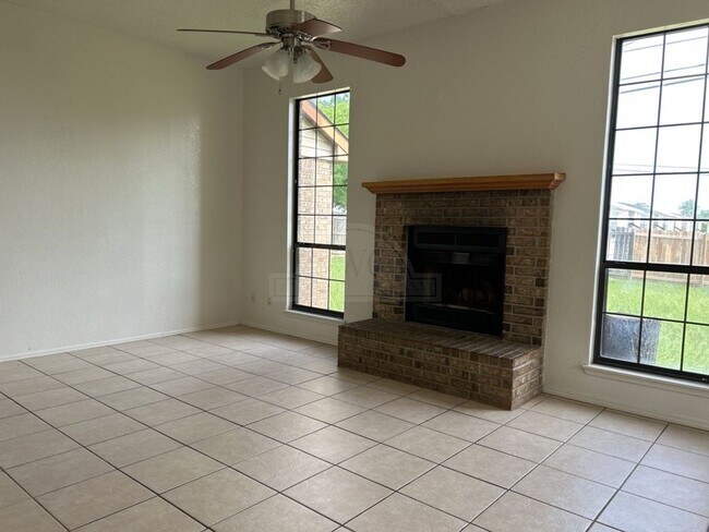 Foto del edificio - 2209 Fieldstone Dr