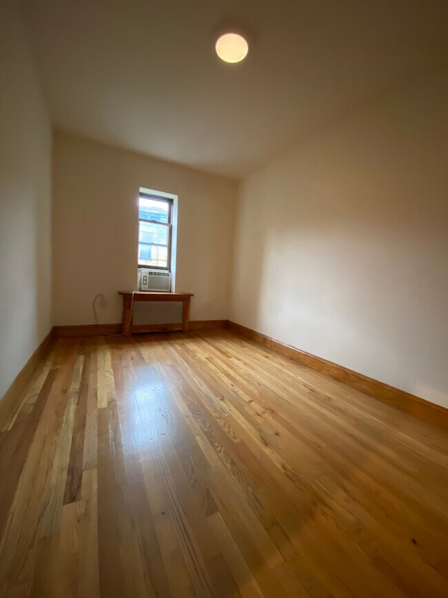 Bedroom - 110 W 74th St