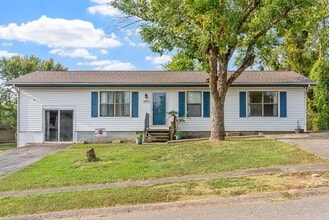 Building Photo - 1405 Barberry Pl