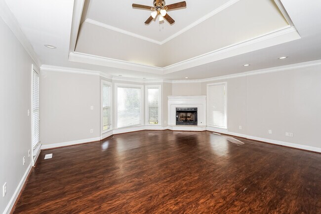 Foto del edificio - 6950 Heather Ln