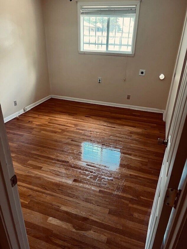 Foto principal - Two Bed One Bath in Volintine Evergreen