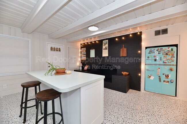 Foto del edificio - 4701 Kessler Blvd E Dr
