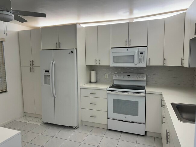 Foto del edificio - 901 SW 128th Terrace