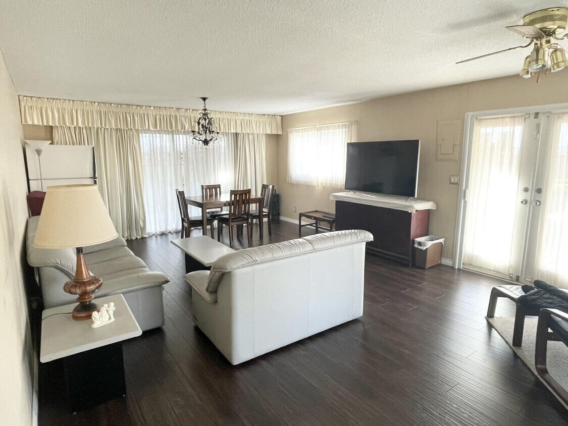 Photo principale - 16066-16016 16 Ave