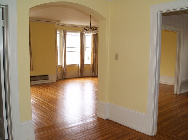 View from central hall to extra large living room - 140 Palm Ave
