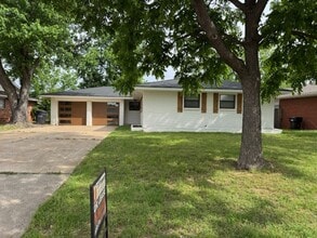Building Photo - 123 Briarwood St