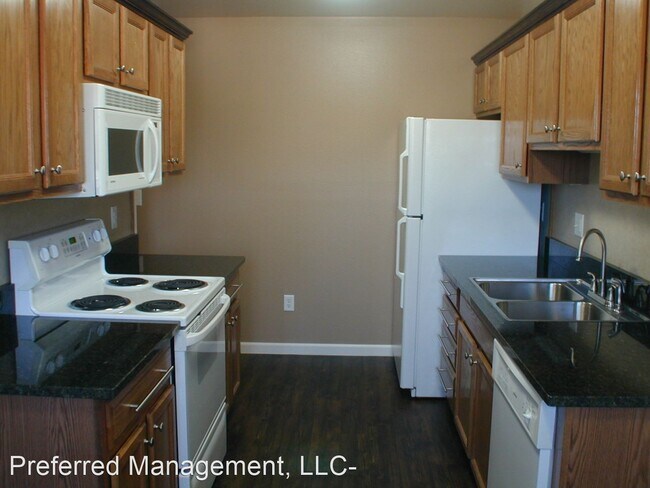 Building Photo - 1304 Diamond Ave