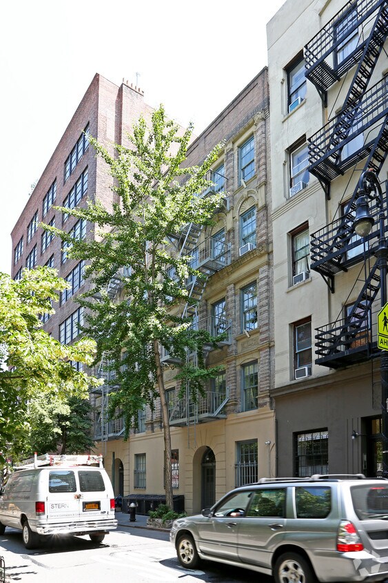 Building Photo - 34-36 Morton St