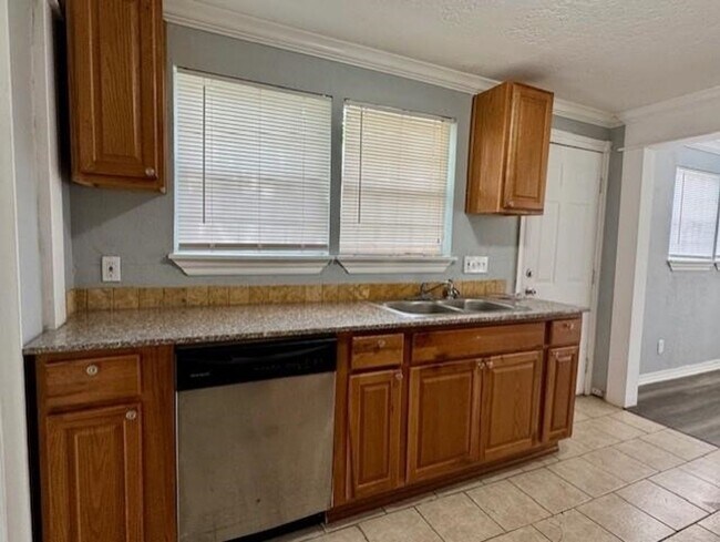 Building Photo - 502 NW Euclid Ave