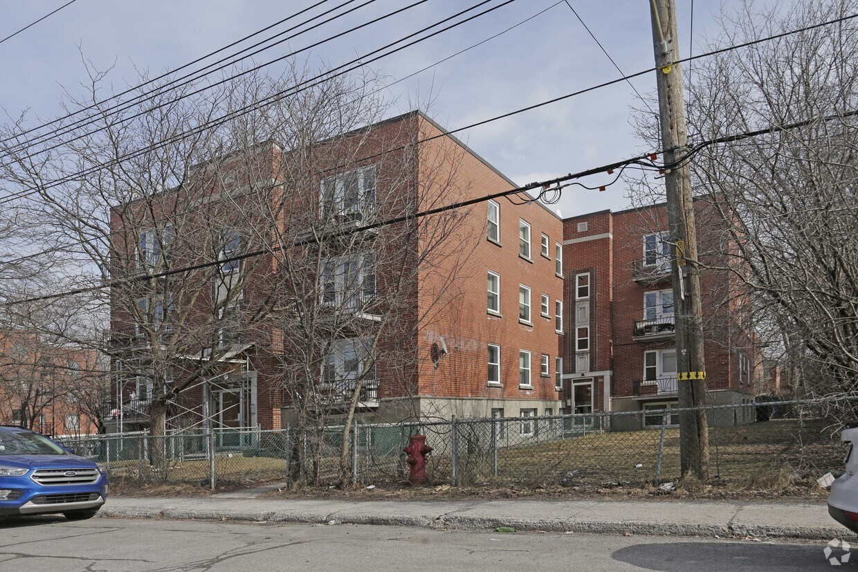 Photo du bâtiment - 4920 Av Barclay