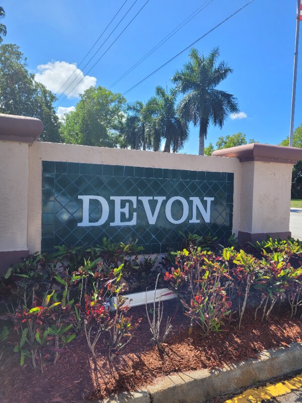 Foto del edificio - 7136 S Devon Dr