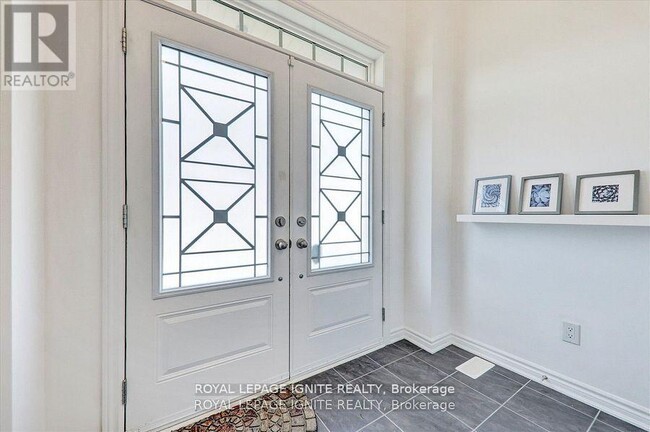 Photo du bâtiment - 35 Peter Hogg Ct