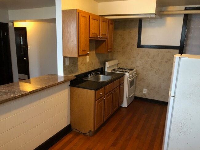 Building Photo - 5039 N Springfield Ave