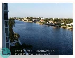 Foto del edificio - 303 N Riverside Dr