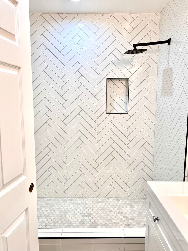 Building Photo - 2774 Delta Ave