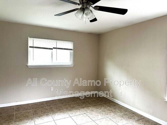 Building Photo - 1719 Patricia Dr