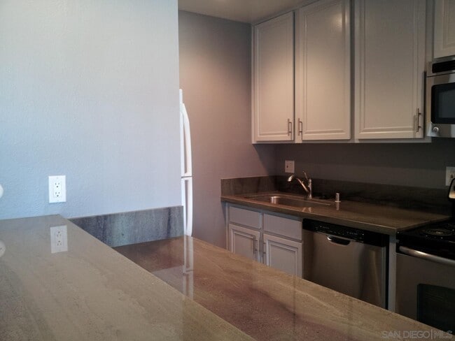 Building Photo - 727 Sapphire St