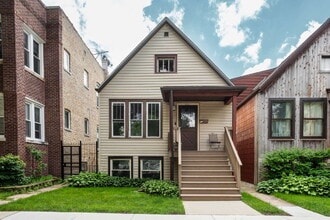 Building Photo - 3233 W Berteau Ave