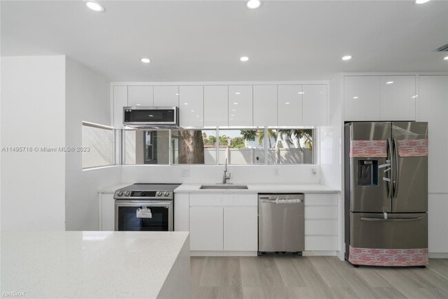 Building Photo - 4 br, 3 bath House - 3241 NW 6th Ave # 3241