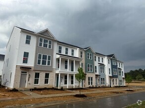Building Photo - 15336 Oasis Sun Aly