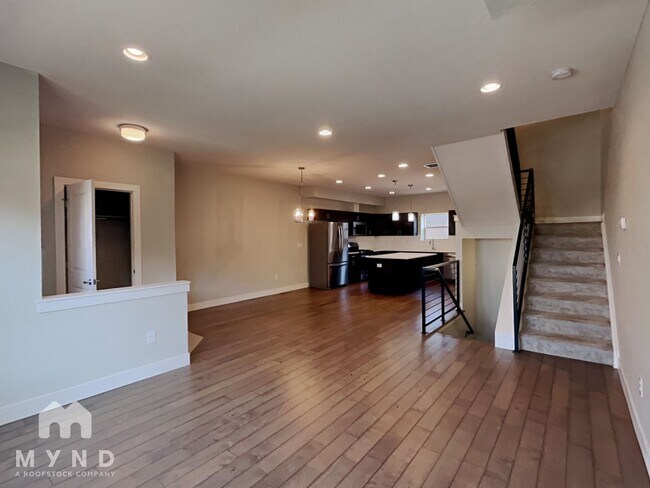 Building Photo - 4431 E Jewell Ave