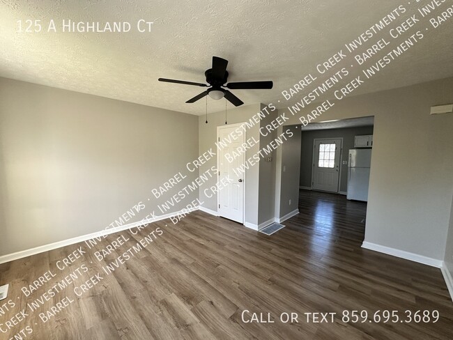 Foto del edificio - 2-Bed 1-Bath Townhome + Garage