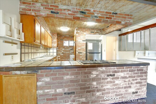 Building Photo - 1852 Silverwood Ter