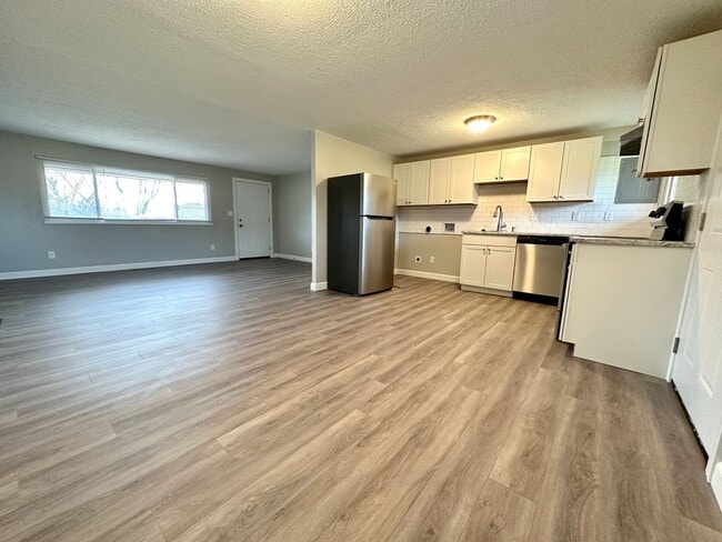 Foto del edificio - 401 Orangewood Dr