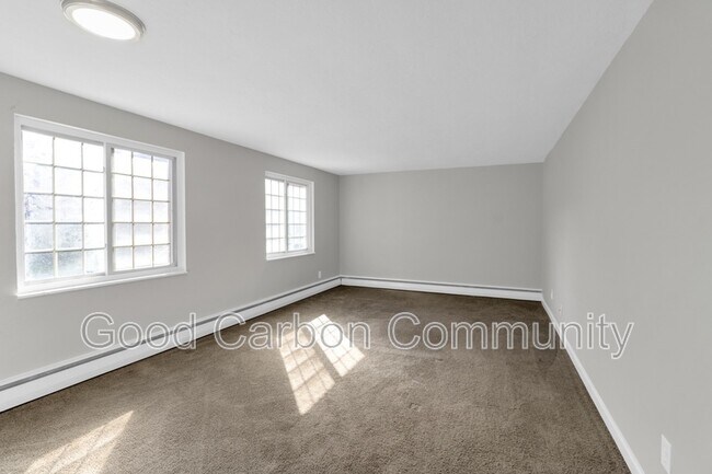 Foto del edificio - 311 Beattie Ave