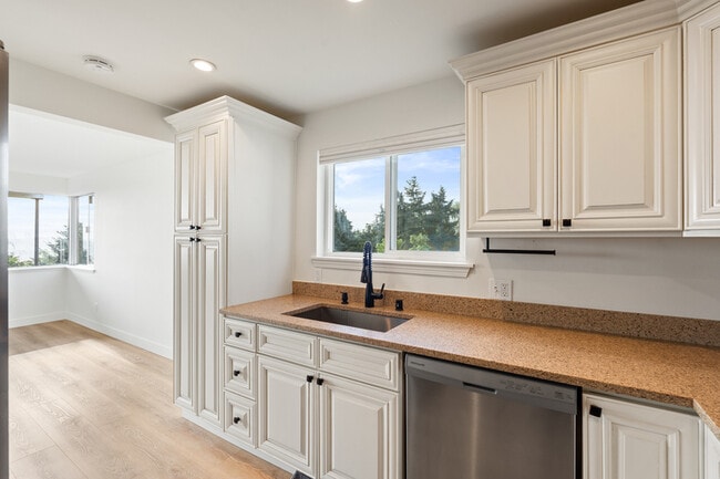 Building Photo - 2410 37th Ave SW