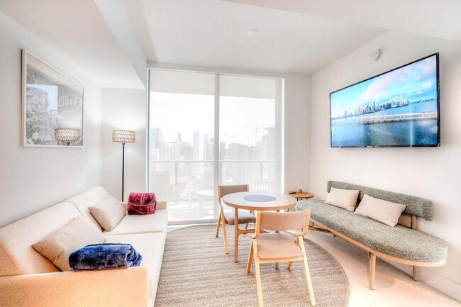 Foto del edificio - 601 NE 1st Ave