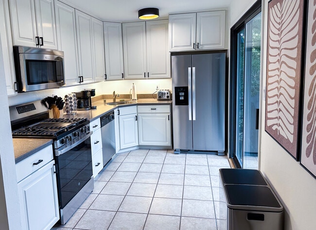 Building Photo - 550 Browning St