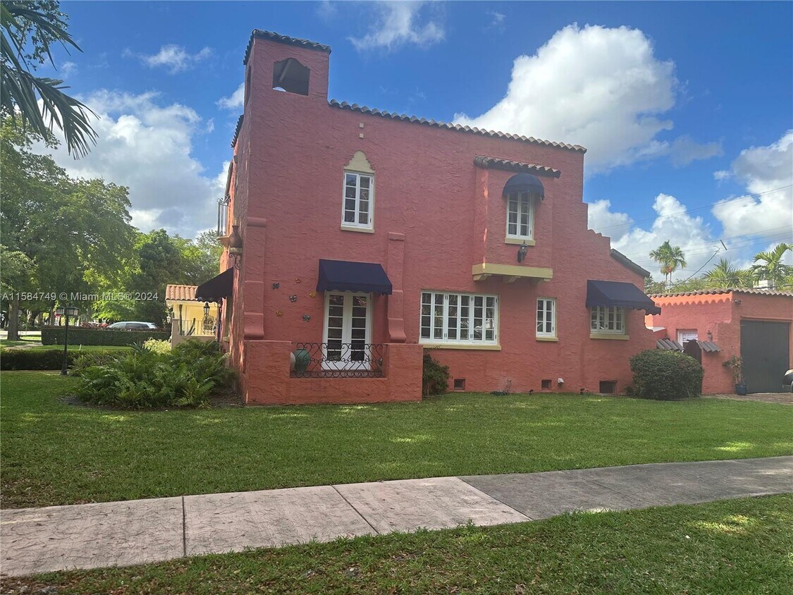 Primary Photo - 915 Ferdinand St