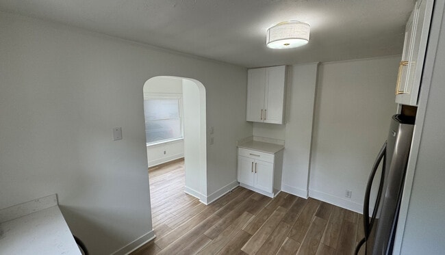 Building Photo - 736 Sheridan Ave