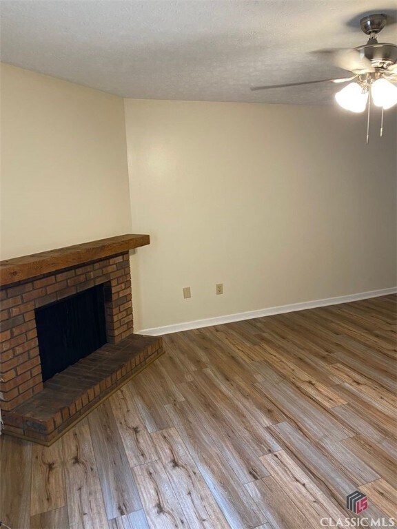 Building Photo - 152 Laurie Dr