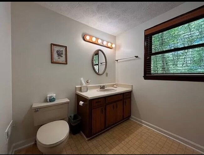 Foto del edificio - 680 Chalet Village Dr