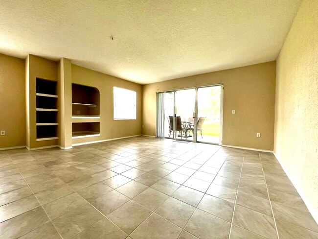 Building Photo - 14037 Fairway Island Dr
