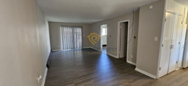 Building Photo - Renovated 1 Bedroom at Campbell Apartments Near Downtown Available Now!