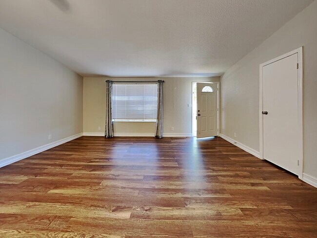 Building Photo - 13426 Tyringham St