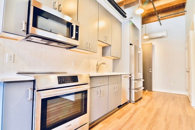Building Photo - 63 Melcher St