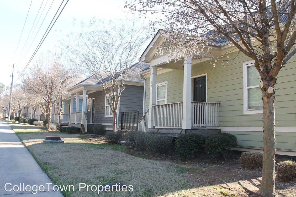 Foto principal - 1360 Barnett Shoals Rd