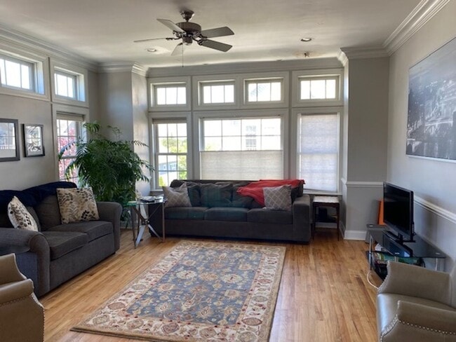 Building Photo - Three Bedroom 3.5 baths Townhouse for Rent...