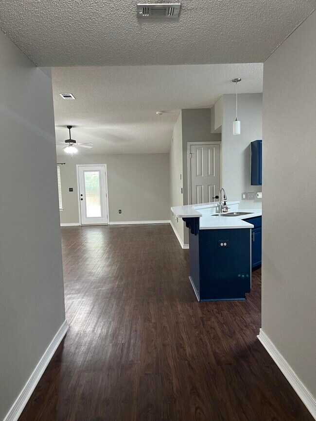 Building Photo - 917 Lajolla Ln