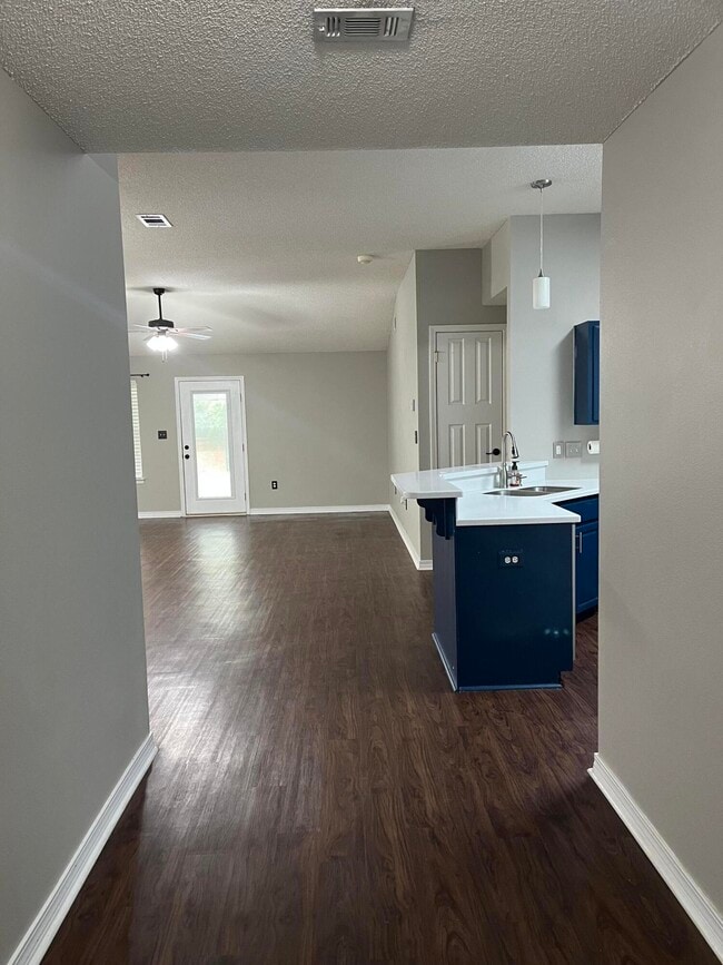 Foto del edificio - 917 Lajolla Ln