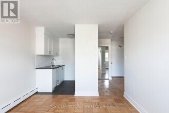 Building Photo - 990 Avenue Rd