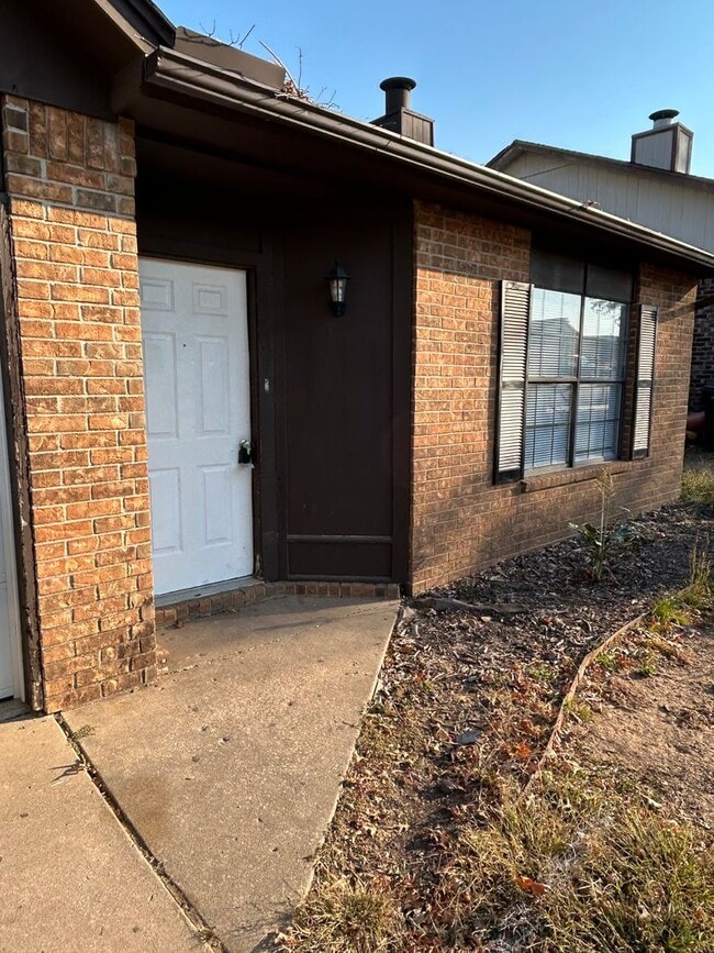 Building Photo - 2409-2411 Magnolia St