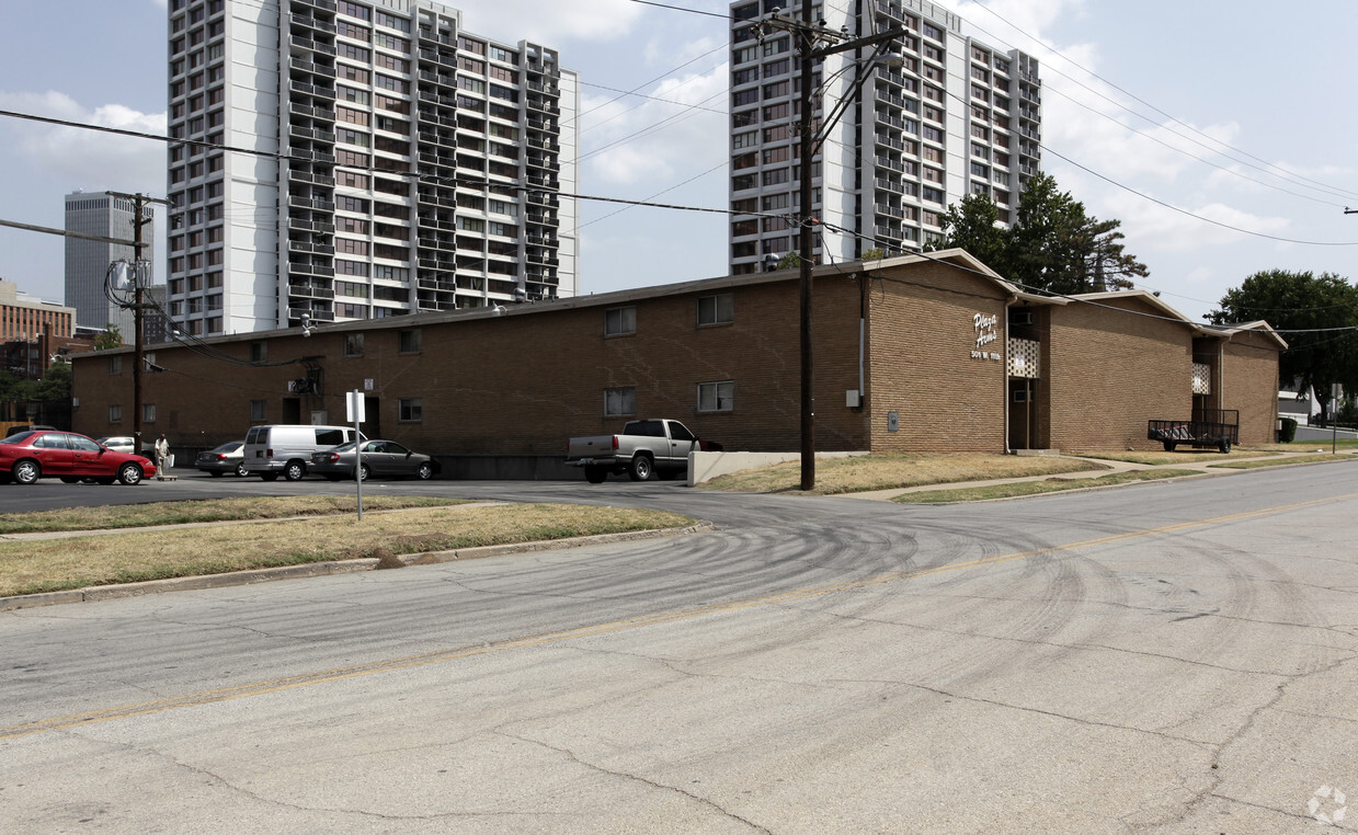 Building Photo - Parkewood