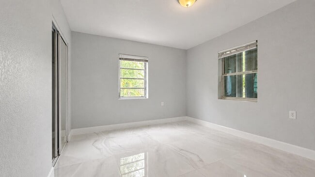 Foto del edificio - 4894 Cyprus Ln
