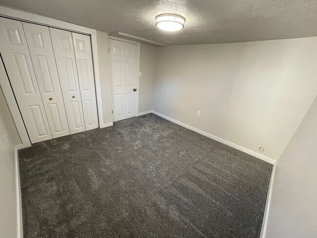 Building Photo - 1378 W Gentile St