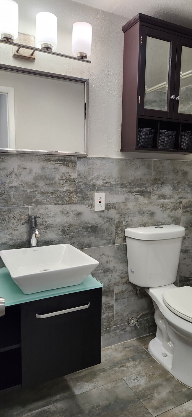 Foto del edificio - 1 NE 78th St